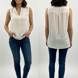 Chic V-Neck Sleeveless Blouse in Cream